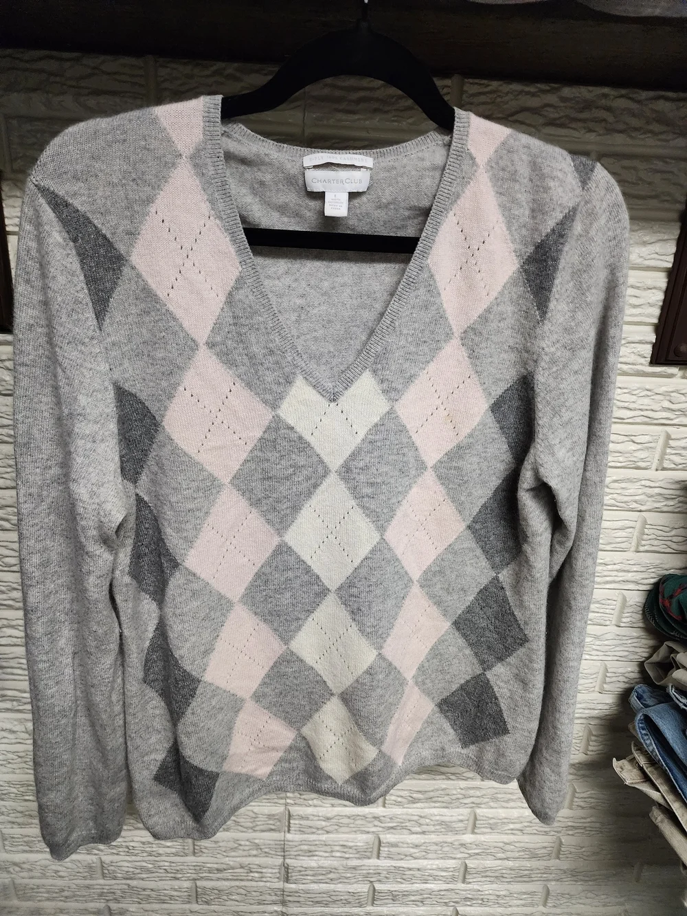 Cashere Charter Club Gray, Pink & Cream Argyle V-Neck Sweater